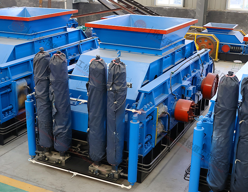 大型液壓對輥制砂機每小時出多少噸沙子？多少錢一臺？